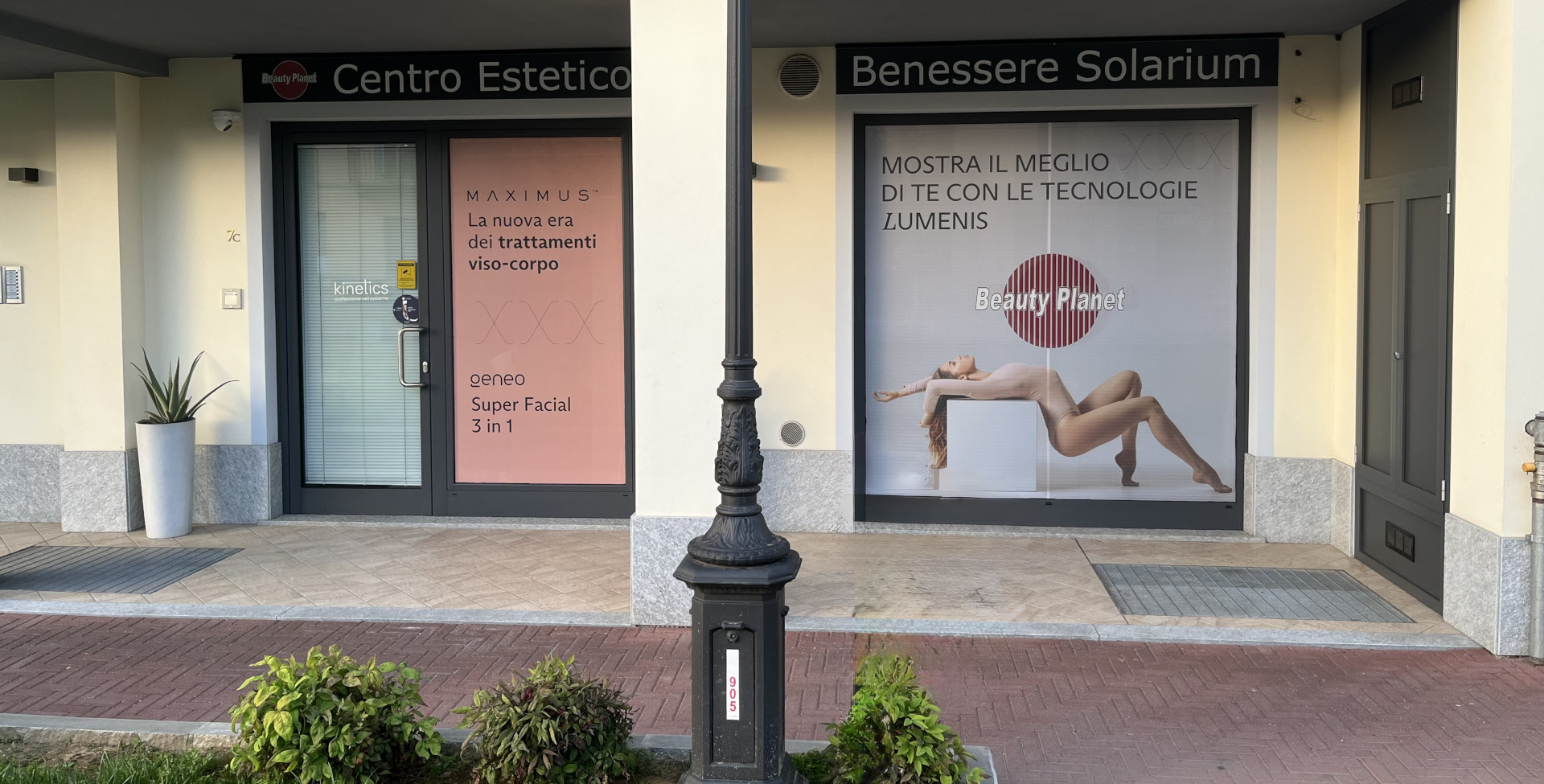 Vetrina esterna del centro estetico Beauty Planet